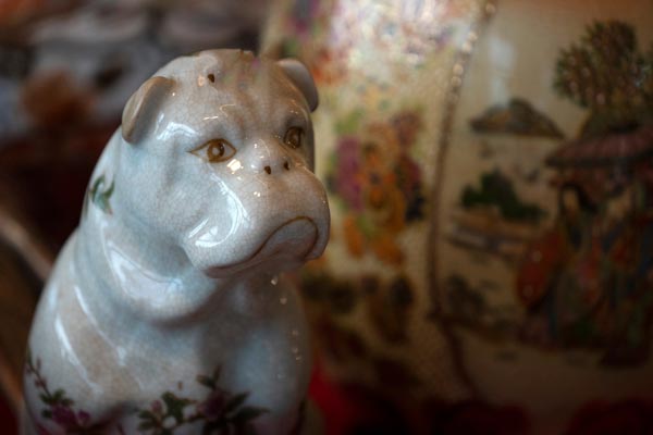 Chiot en porcelaine